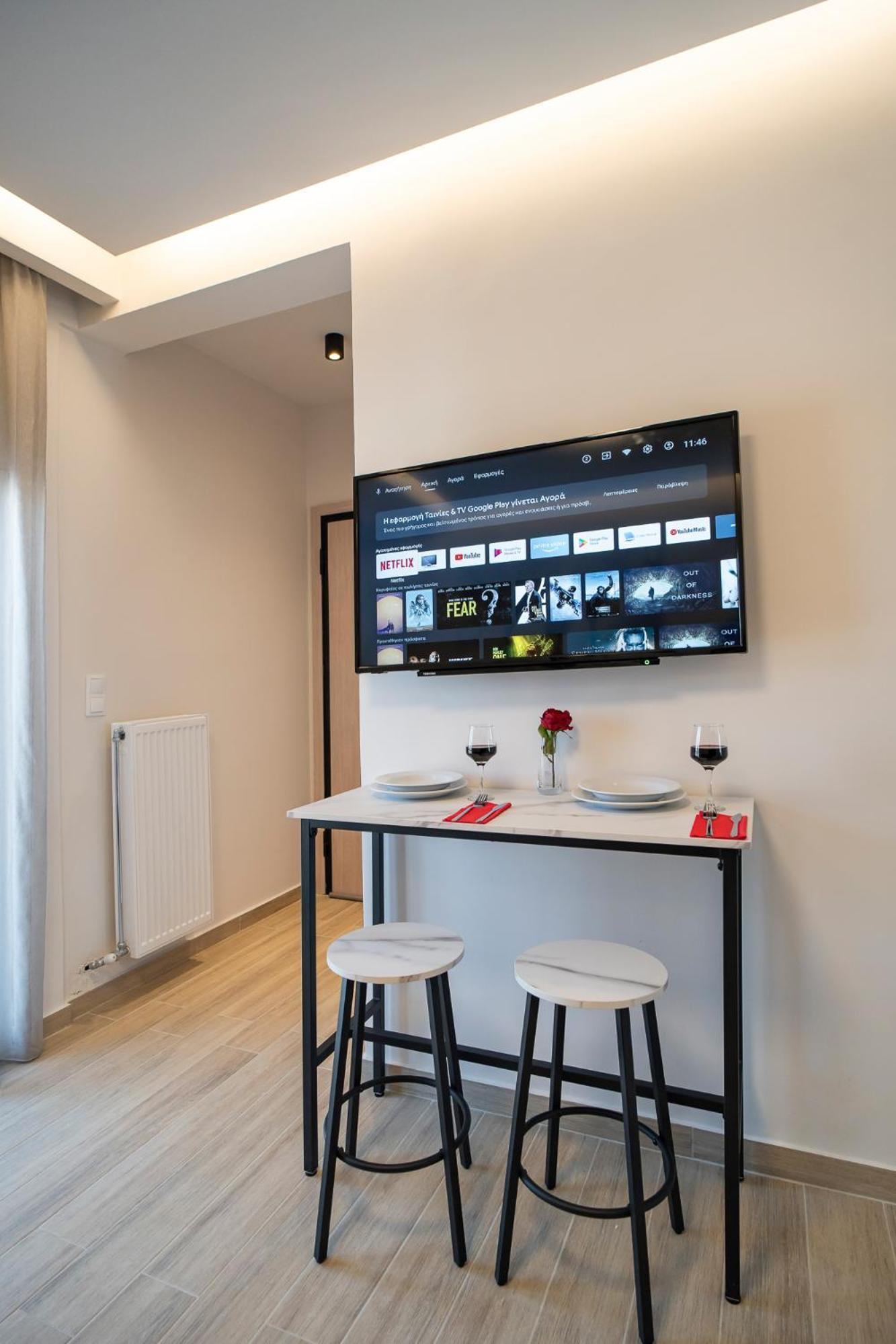 Minimal Palace Apartment *